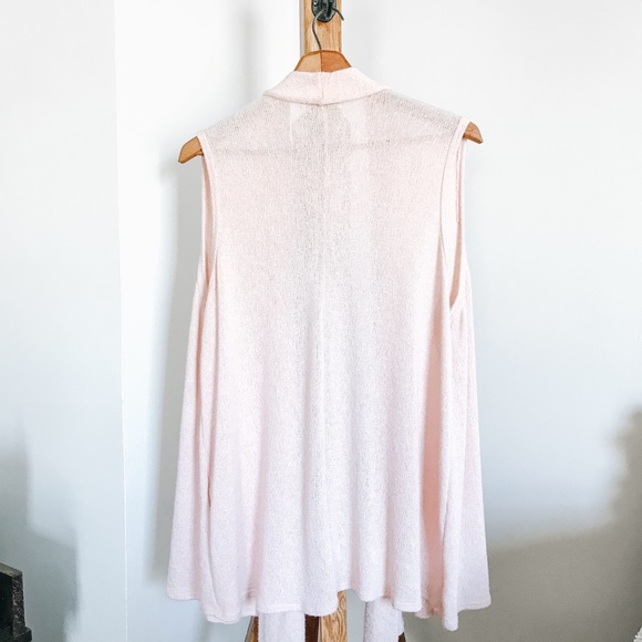 Green Envelope Los Angeles Sleeveless Cardigan - Picture 3 of 3